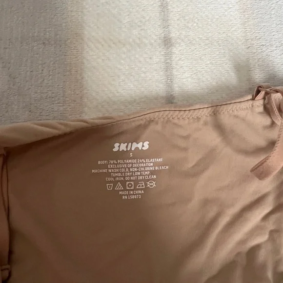 SKIMS Fits Everybody Cami Bodysuit - Picture 5 of 6